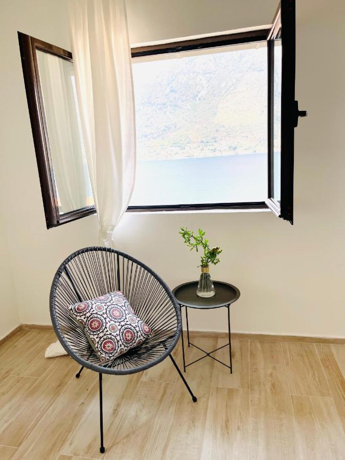 Chic Sea Front Apartment With Breathtaking Kotor Bay View Donji Stoliv Exteriér fotografie