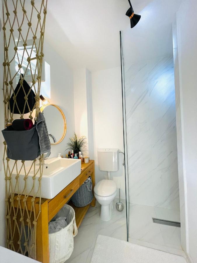 Chic Sea Front Apartment With Breathtaking Kotor Bay View Donji Stoliv Exteriér fotografie